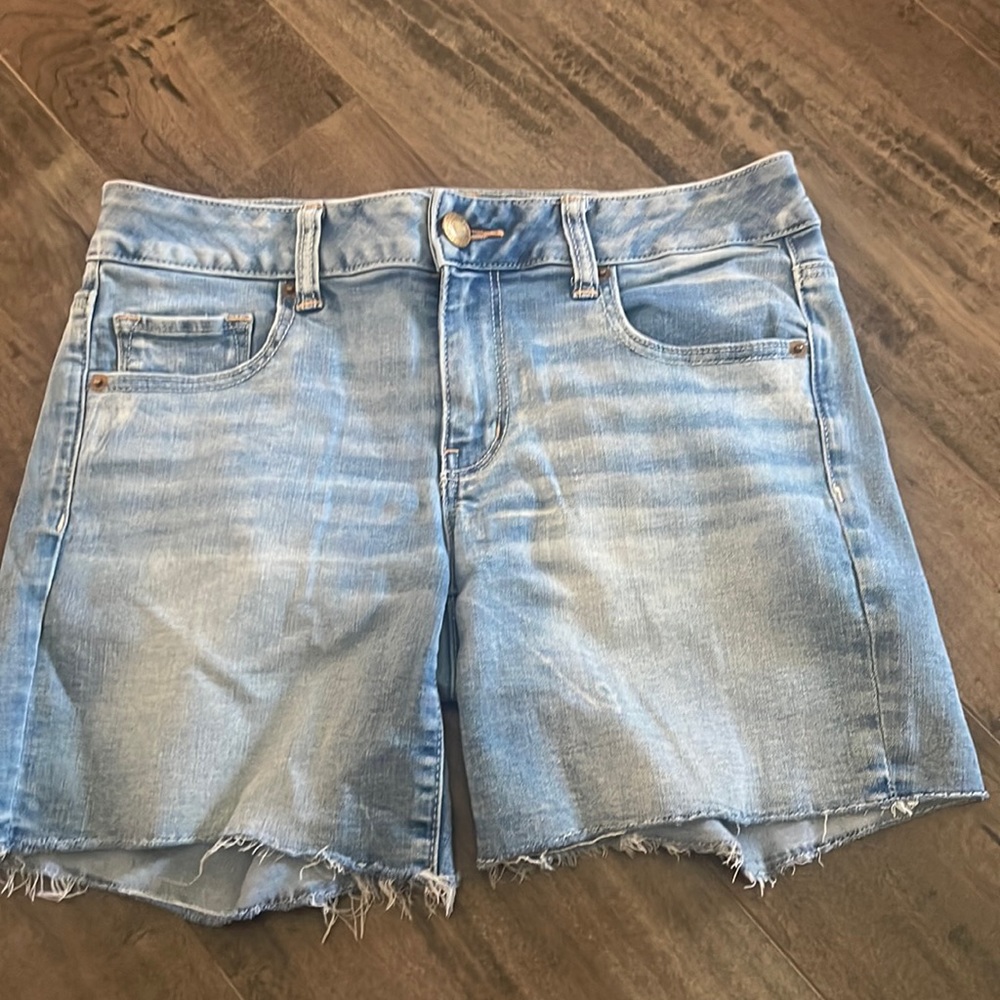 Women’s American Eagle Outfitter’s  Midi Jeans Shorts Sz 10